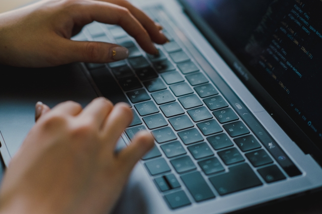 要約筆記はなぜ人手不足なのか｜現場スタッフが感じている“見えにくい課題